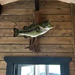 Апартаменты Little Rock Retreat Log With Hot Tub