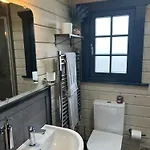 Little Rock Retreat Log With Hot Tub *