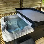 Little Rock Retreat Log With Hot Tub * Castletown Gheoghegan