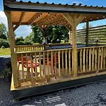 Little Rock Retreat Log With Hot Tub Апартаменты Castletown Gheoghegan