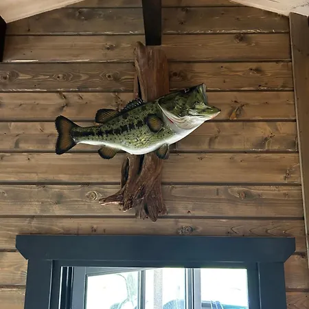 Apartamento Little Rock Retreat Log With Hot Tub