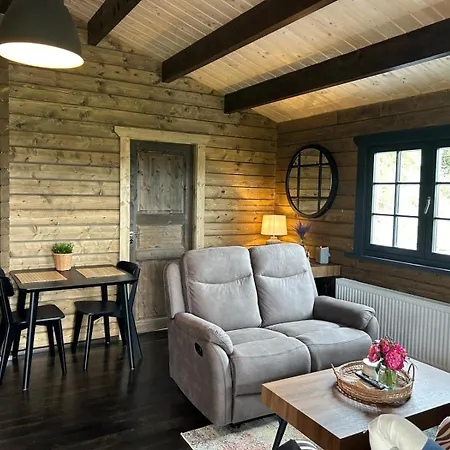 Little Rock Retreat Log With Hot Tub