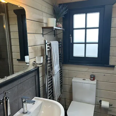 Little Rock Retreat Log With Hot Tub *