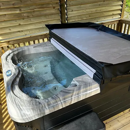 Little Rock Retreat Log With Hot Tub * Castletown Gheoghegan