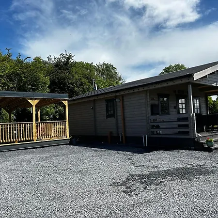 Little Rock Retreat Log With Hot Tub *