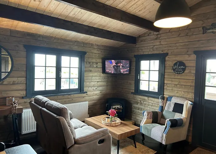 Little Rock Retreat Log With Hot Tub Apartment *
