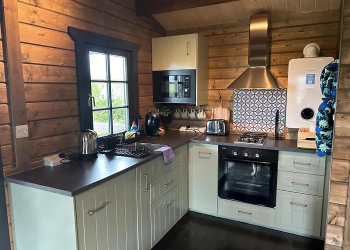 Little Rock Retreat Log With Hot Tub Apartment