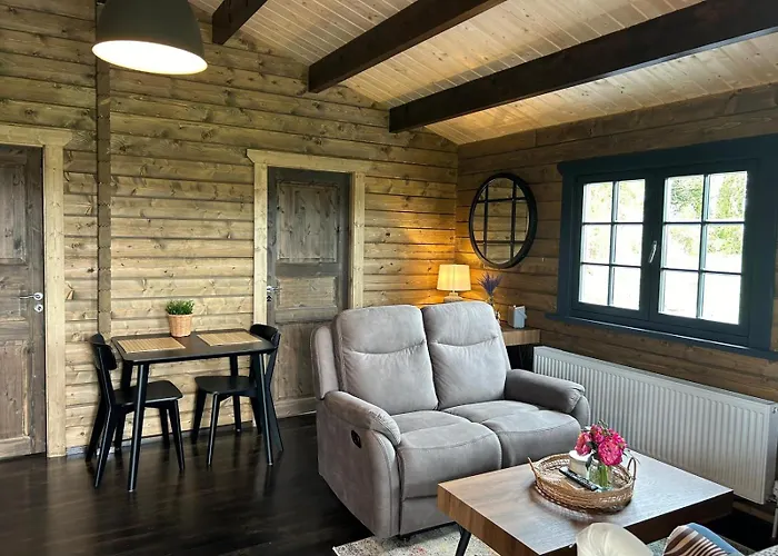 Little Rock Retreat Log With Hot Tub