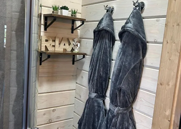 Little Rock Retreat Log With Hot Tub