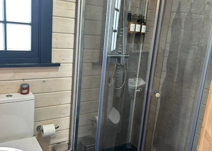 Little Rock Retreat Log With Hot Tub *