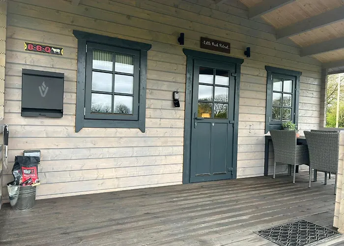 Little Rock Retreat Log With Hot Tub *