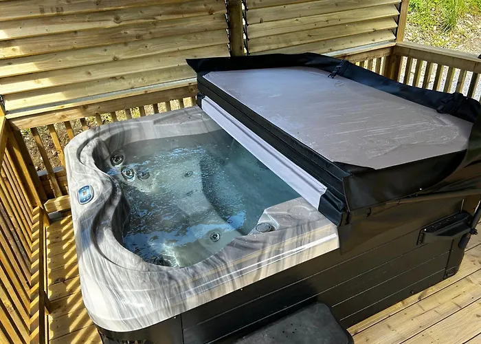 Little Rock Retreat Log With Hot Tub * Castletown Geoghegan