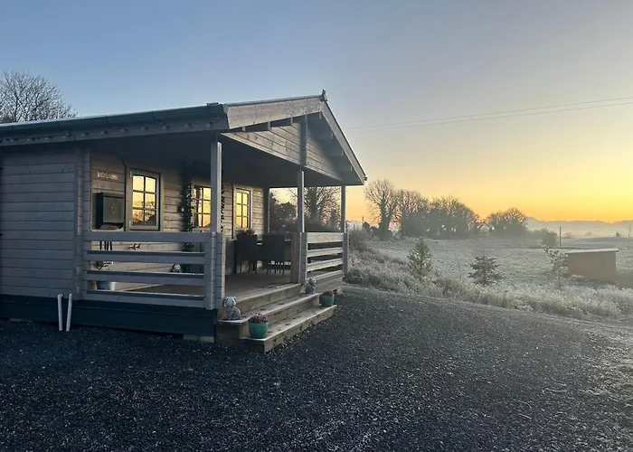 Little Rock Retreat Log With Hot Tub *
